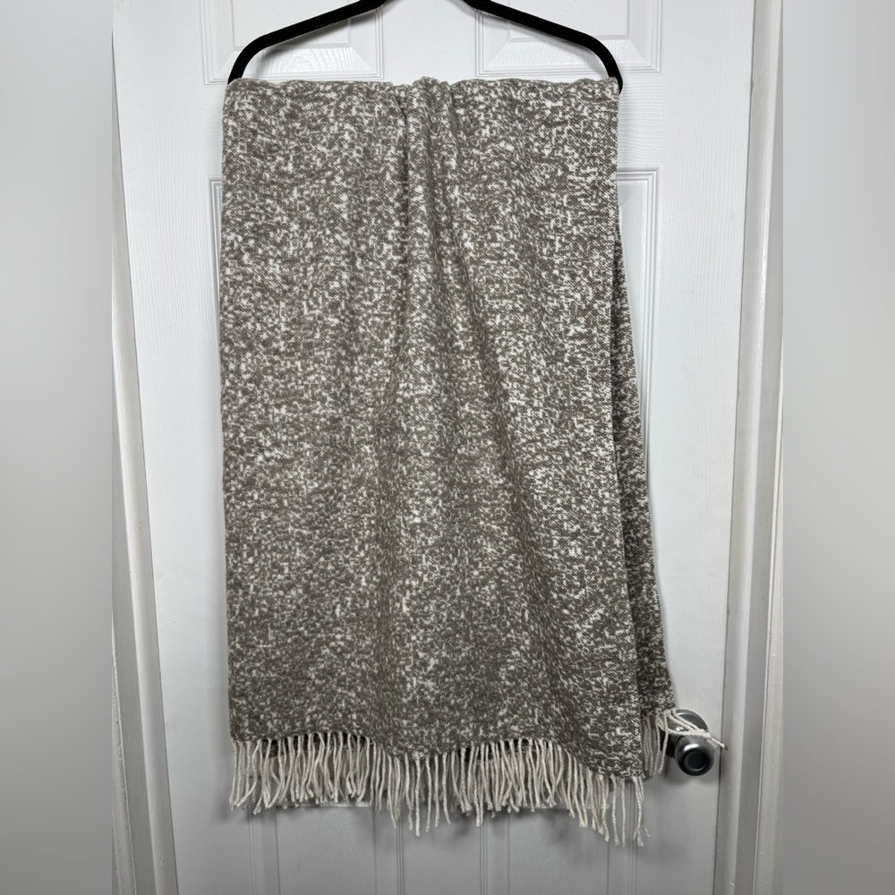 Roca Home Neutral Speckled Fringe Throw Blanket Cozy 50x67